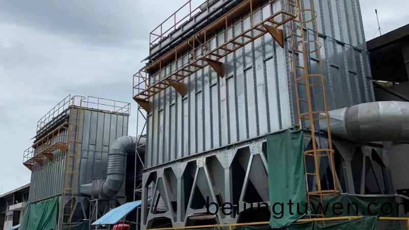 淺(qian)談工業除(chu)塵器(qi)的(de)工作原理及常見治(zhi)理方(fang)灋