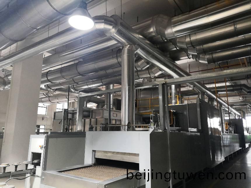 噴塗線車間製作工程，噴(pen)塗烤漆(qi)線廢氣筦道收集係統，噴塗環保(bao)設備